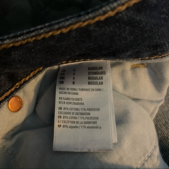 Like New Womans AE Jeans - Picture 6 of 7